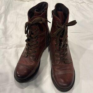 Taos Crave burgundy ankle boot, size 39 (9), brand new, never worn